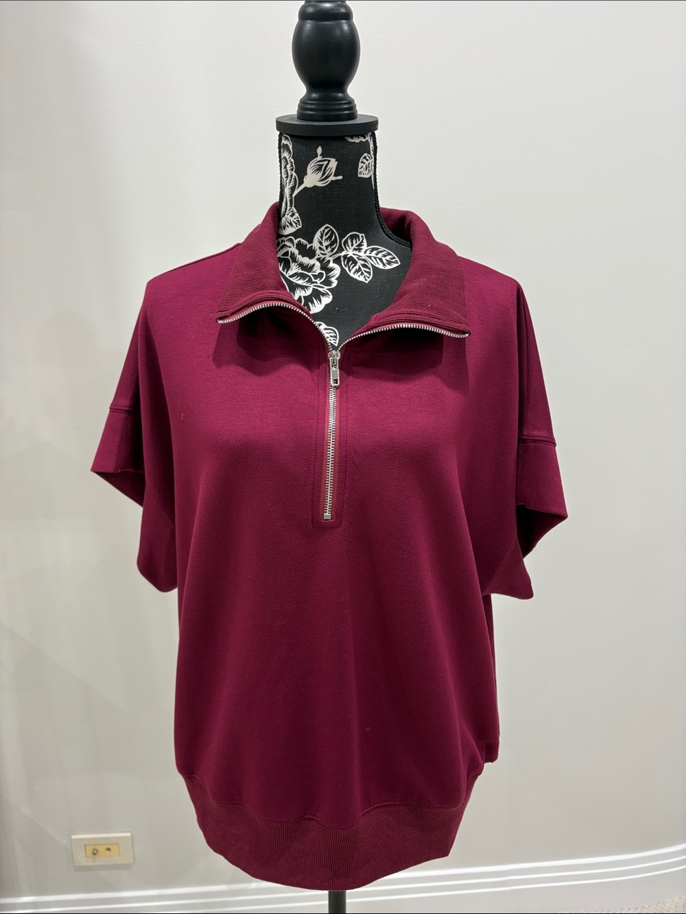 NWOT UMGEE luxeknit half zip top in maroon size large